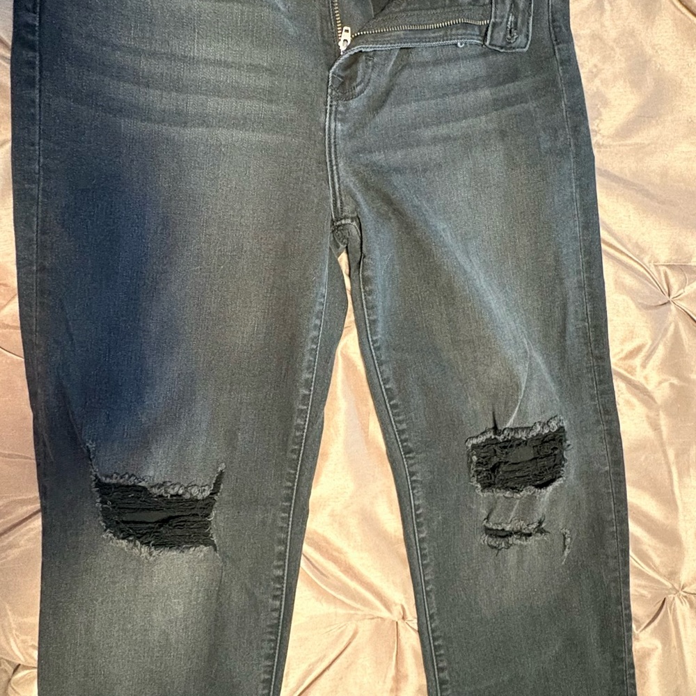 Stylish Black Distressed Women Jeans